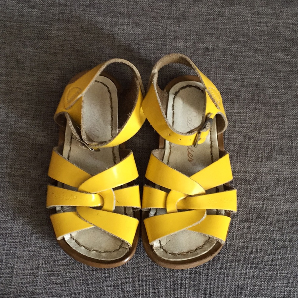 Kids yellow size 8 saltwater sandals.